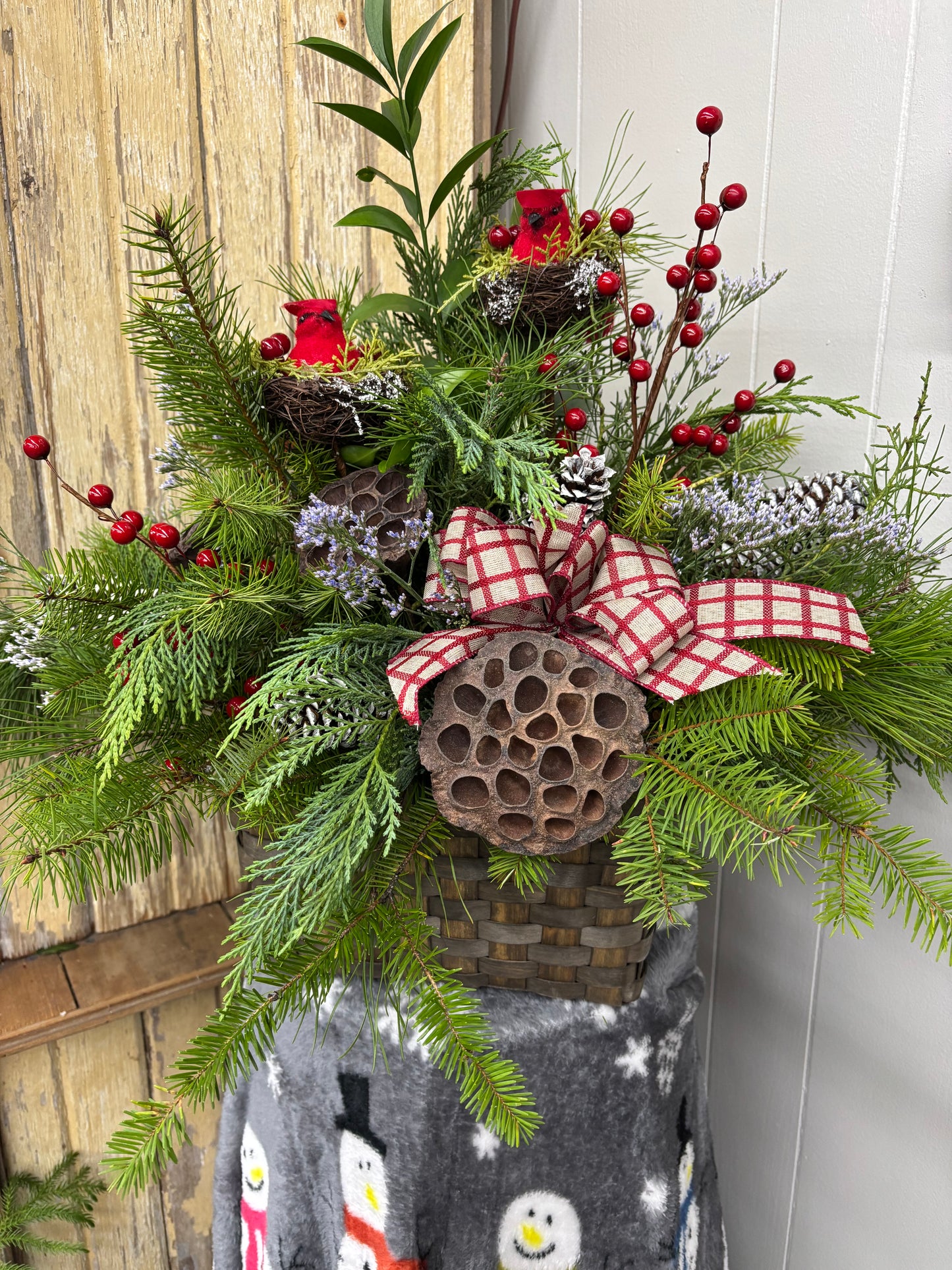 CHARLEY'S CHRISTMAS COUNTRY BASKETS